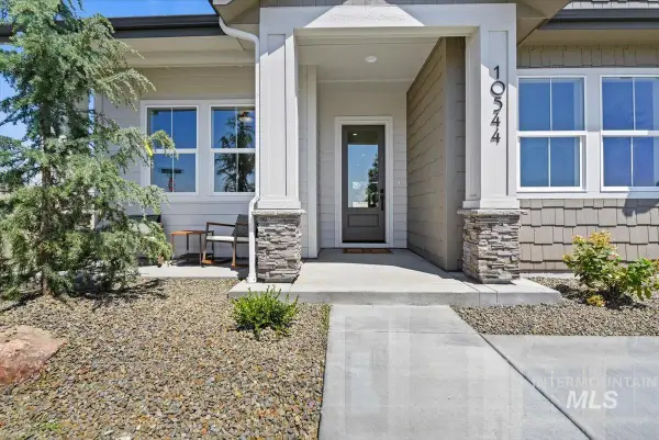 10480 W Mizzle Drive, Star, ID 83669