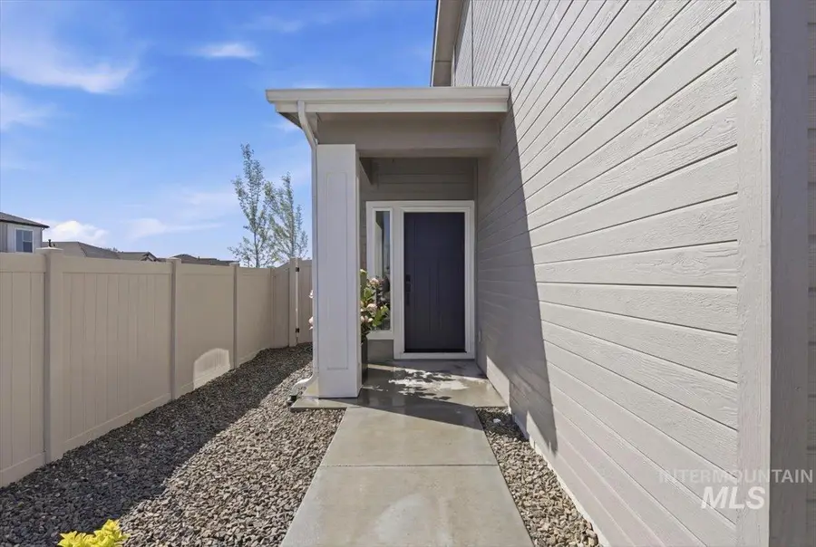976 S Maximus Ave, Nampa, ID 83687 - #2