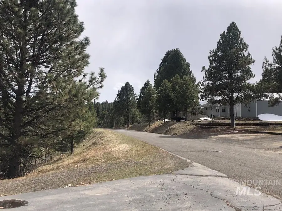 512 Skyline Drive, Cascade, ID 83611 - #3