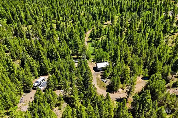 5 Laurins Ln, Cascade, ID 83611