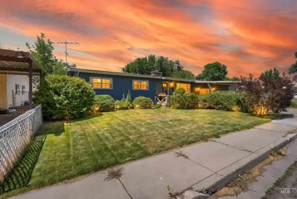 1137 Phelps Dr, Mountain Home, ID 83647