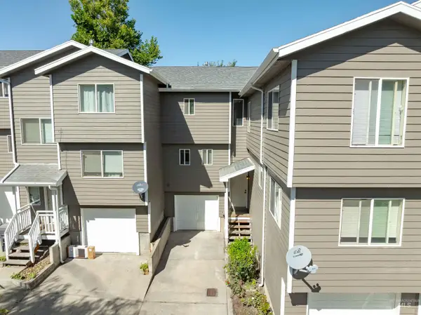 562 Deer Meadow Ct #2, Moscow, ID 83843