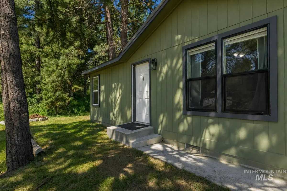 107 S Van Wyck Ave, Cascade, ID 83611 - #1