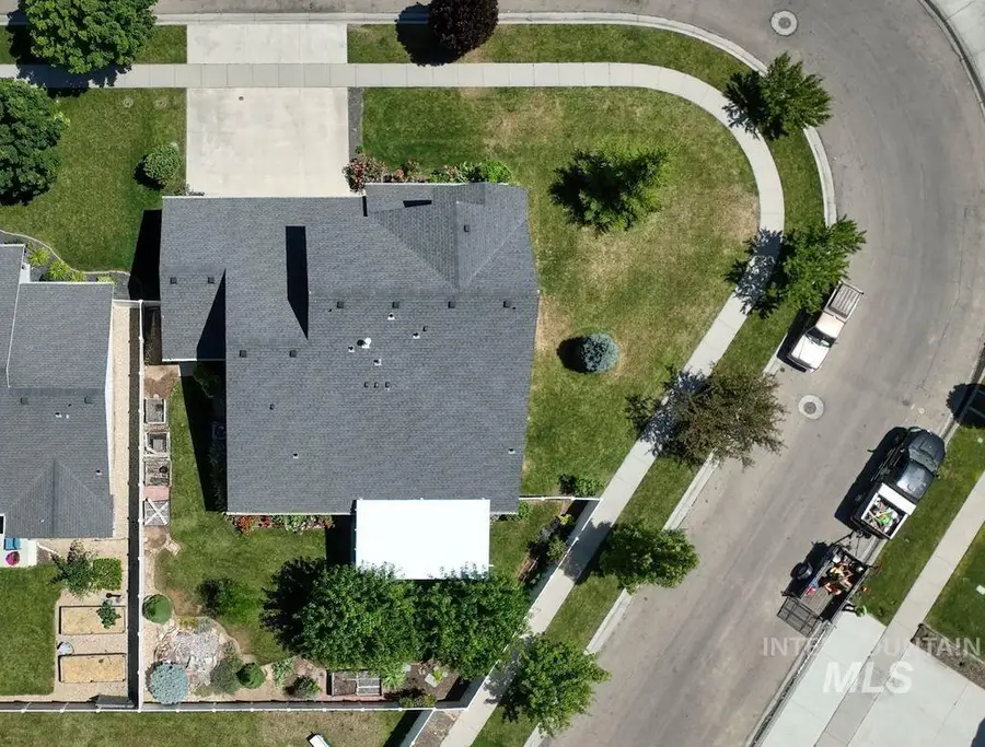 647 S Weston Creek Loop, Nampa, ID 83686 - #2