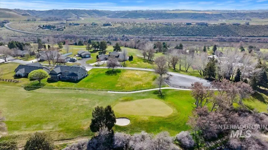 326 Clear Lake Ln, Buhl, ID 83316 - #2