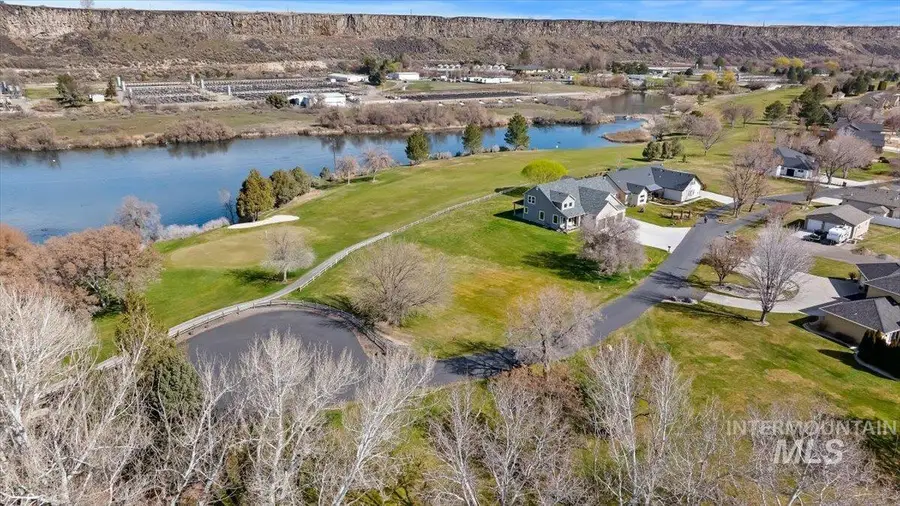 326 Clear Lake Ln, Buhl, ID 83316 - #3