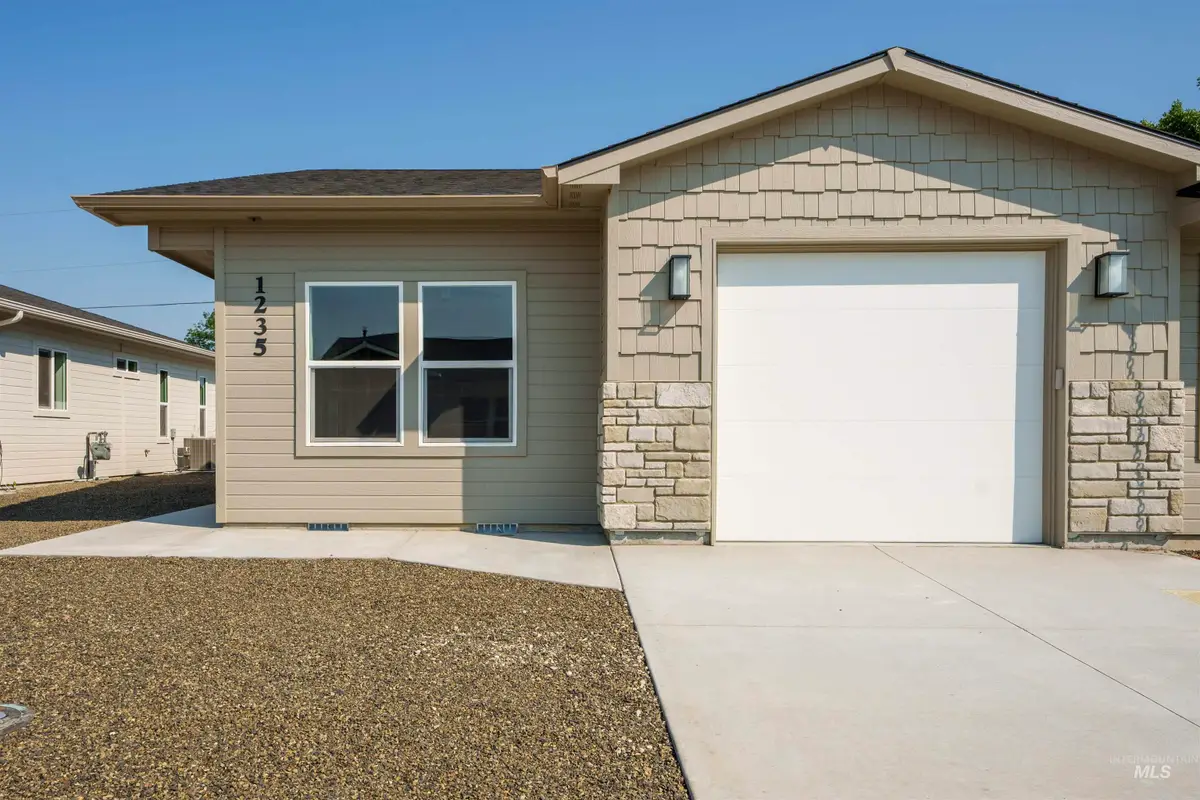 1235 Phillips Circle, Ontario, OR 97914 - #1