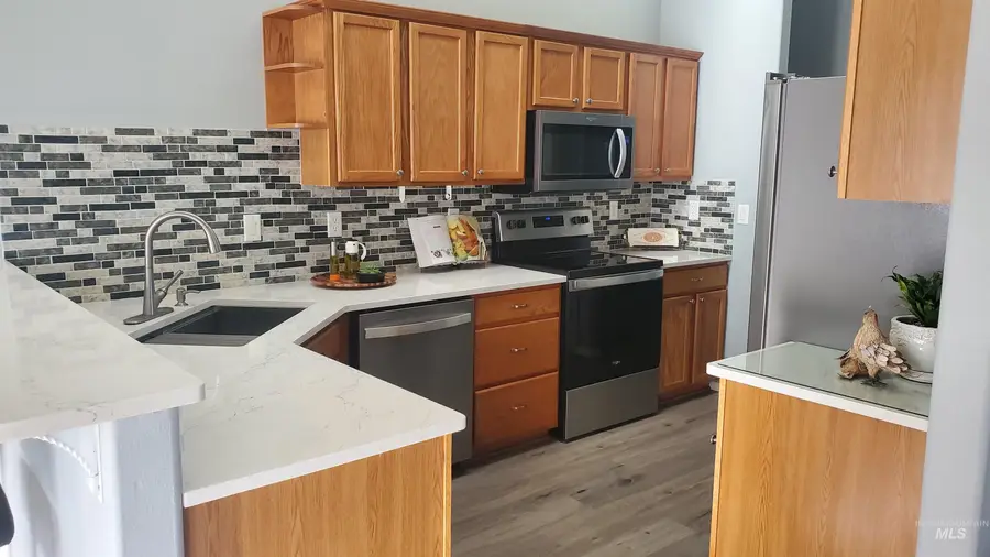 736 N Cambridge St, Nampa, ID 83651 - #3