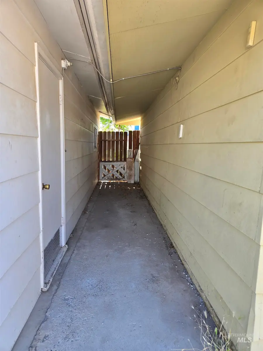 78 NW 5th Street, Ontario, OR 97914 - #3