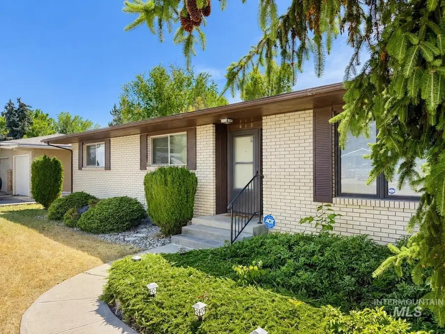 613 Sunrise Blvd N, Twin Falls, ID 83301 - #3