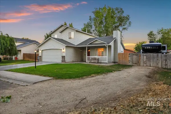 913 S Lily Court, Nampa, ID 83686