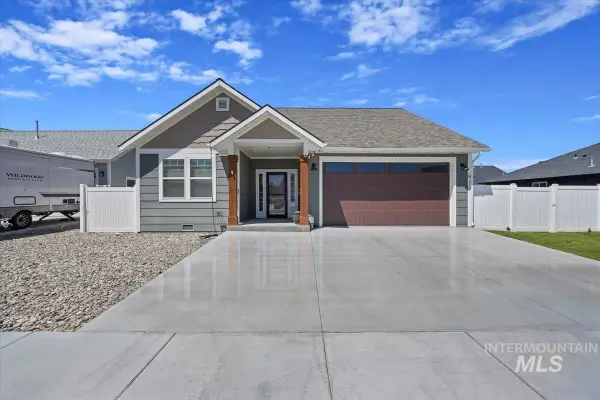 919 Victory Dr, Gooding, ID 83330