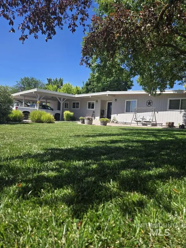 911 N 4th St, Parma, ID 83660