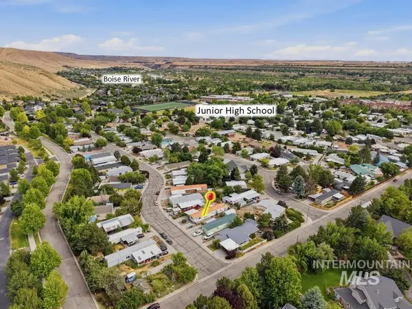 5615 E Woodcross Dr, Boise, ID 83716