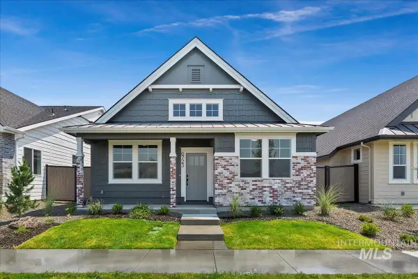 1220 N Meadowglen Ave, Meridian, ID 83642