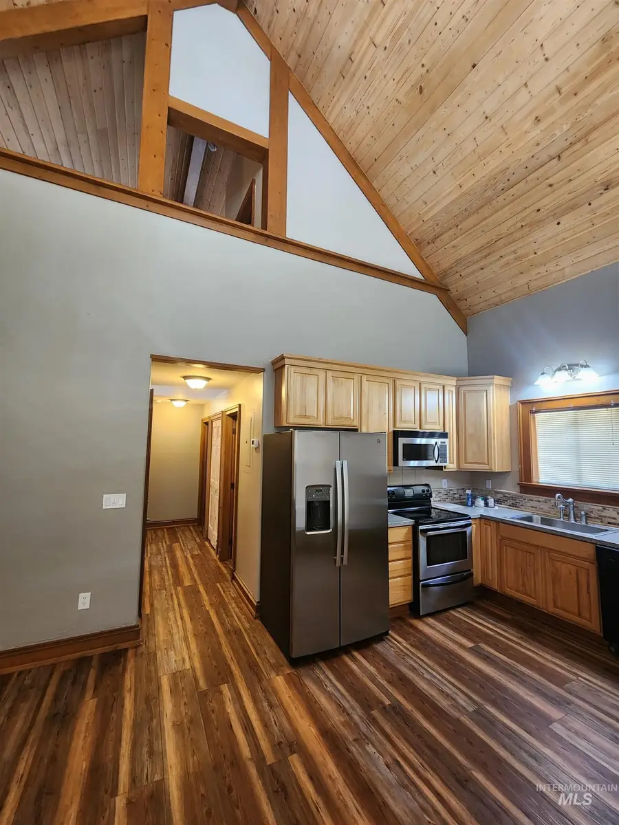 705 E Riverview Cir, Pine, ID 83647 - #2