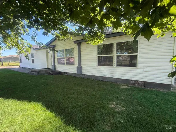 576 N Elmore, Glenns Ferry, ID 83623