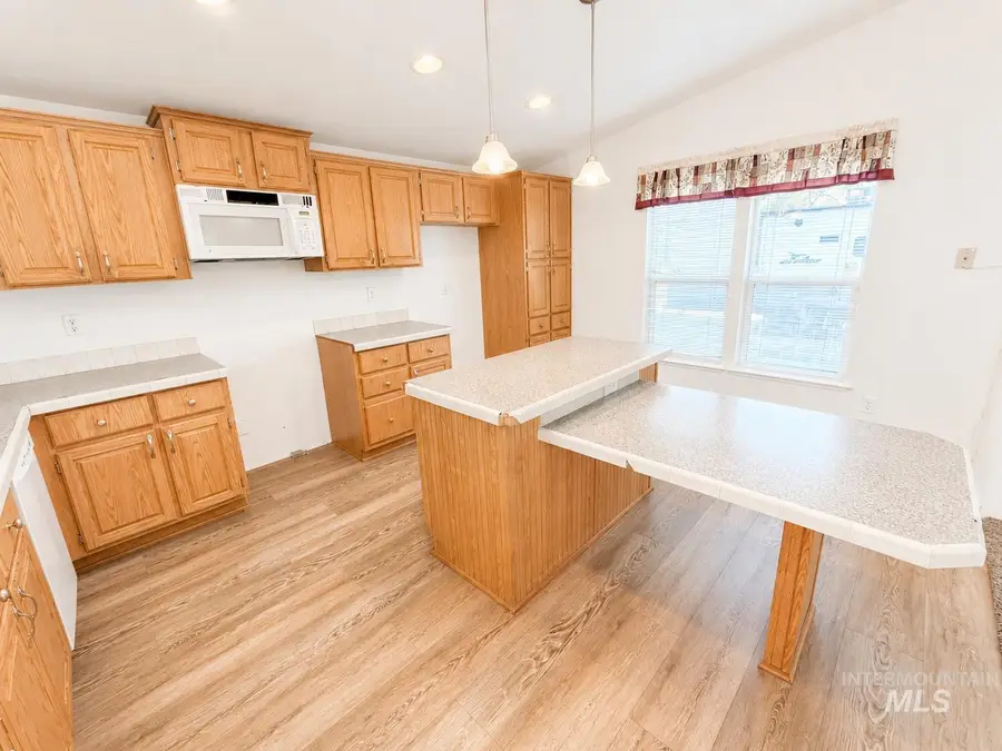 576 N Elmore, Glenns Ferry, ID 83623 - #2
