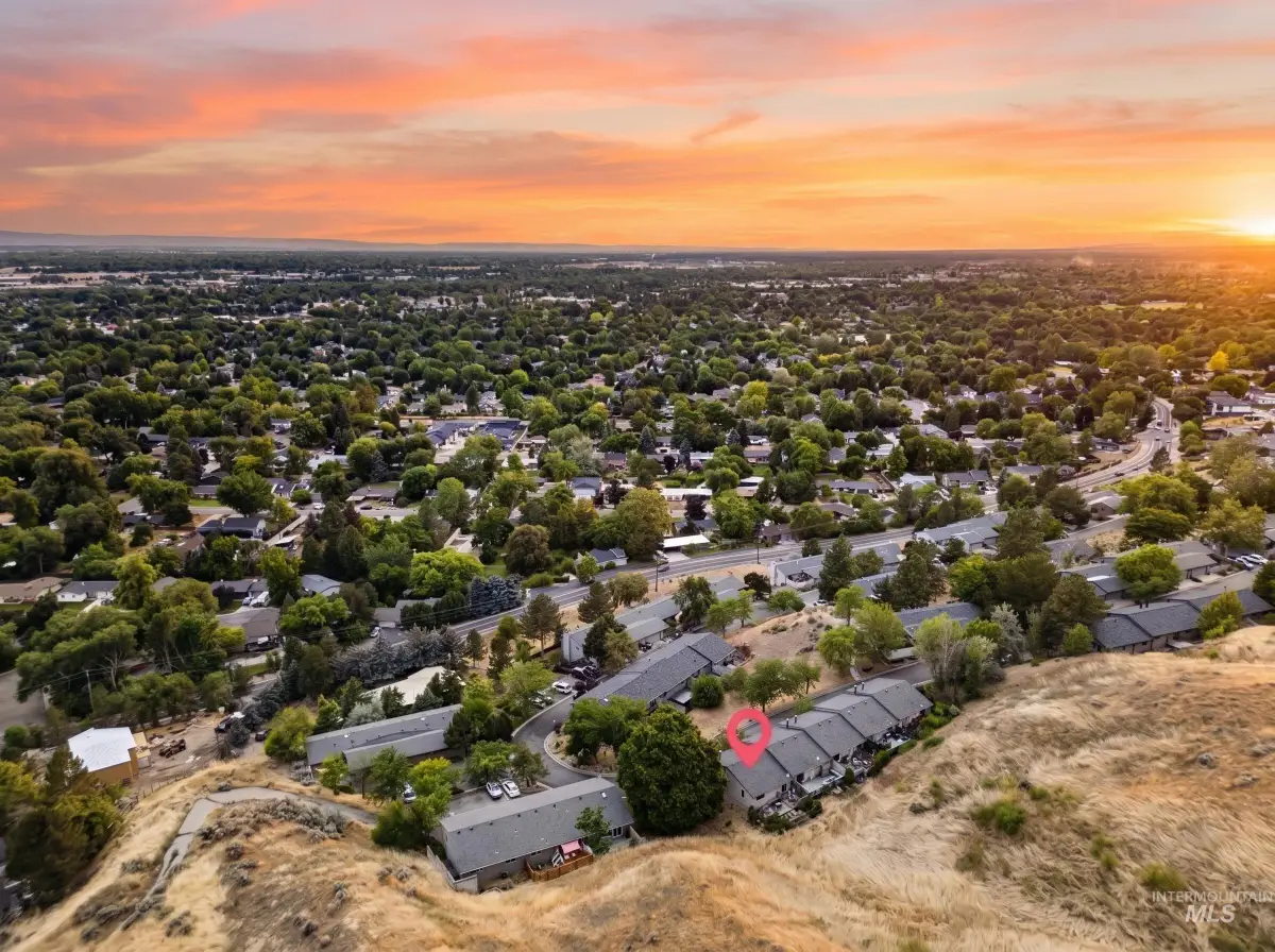4790 Bitterbrush Dr, Boise, ID 83703 - #1