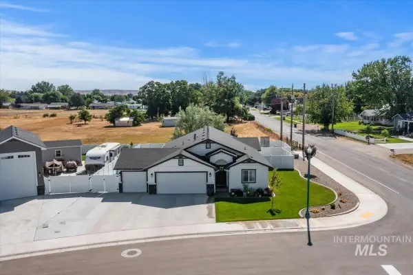 2402 Day Dr, Fruitland, ID 83619