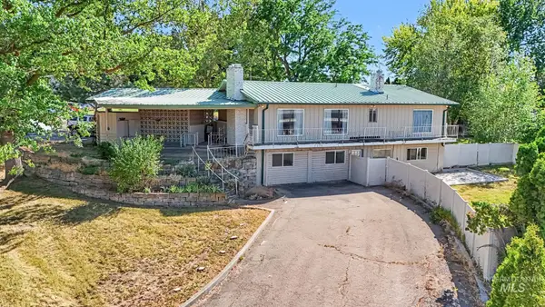 7518 W Sorenson Dr, Boise, ID 83709