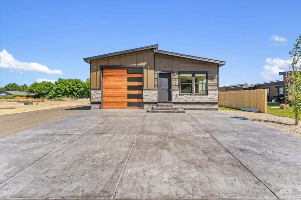 398 W London St, Middleton, ID 83644 - #1