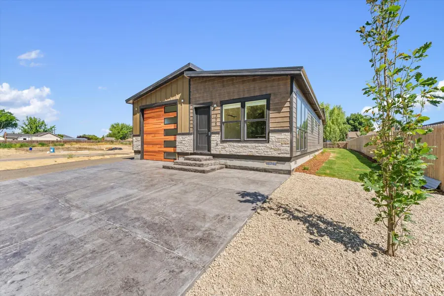 398 W London St, Middleton, ID 83644 - #2