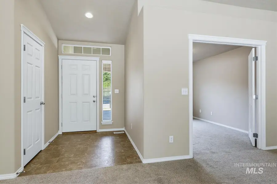 558 W Black Rock Dr, Meridian, ID 83646 - #3