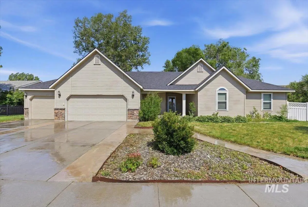 2374 NE Trinity Ave, Mountain Home, ID 83647 - #1