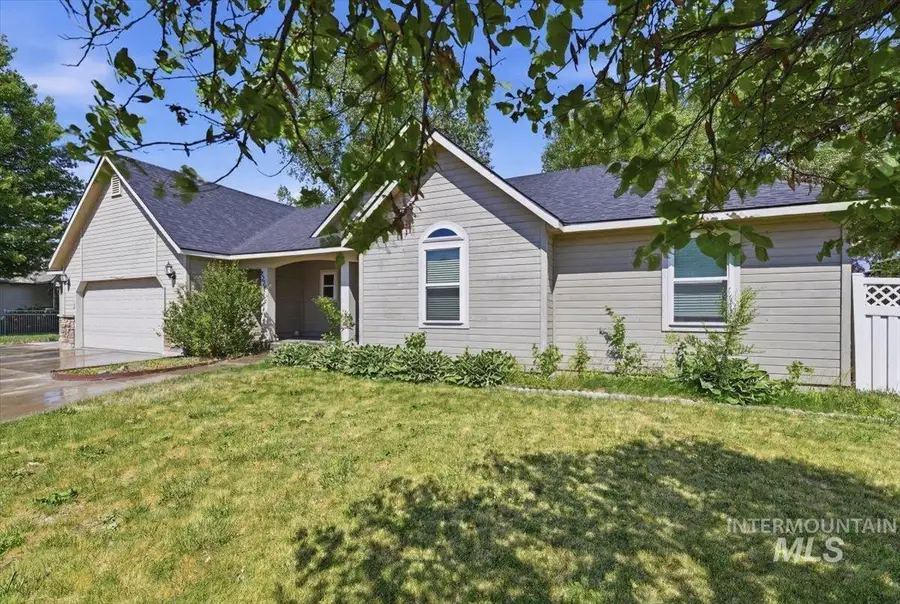 2374 NE Trinity Ave, Mountain Home, ID 83647 - #3