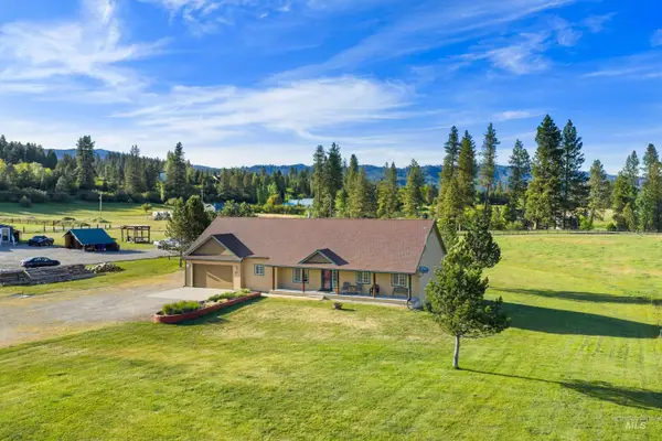 23 Veterinary Way, Garden Valley, ID 83622