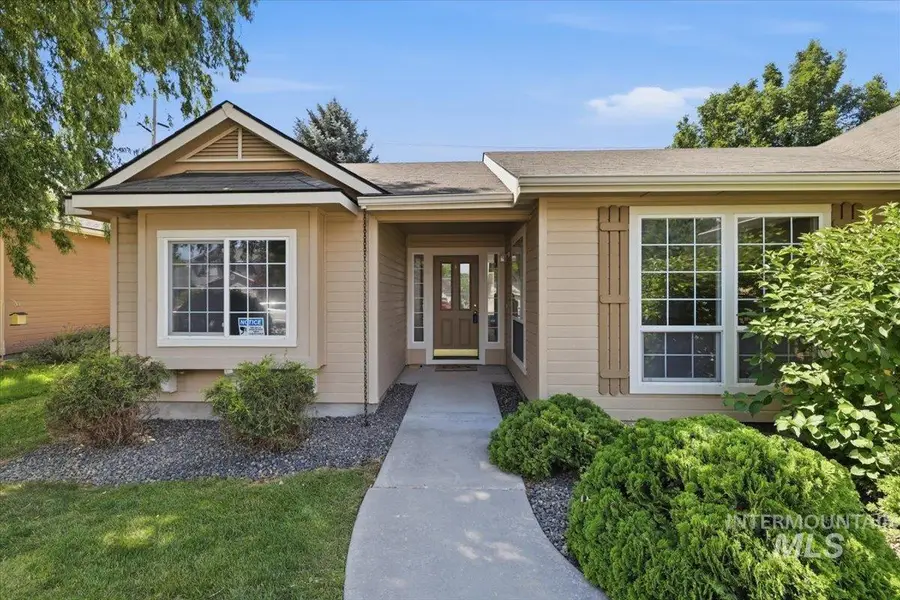 831 W Oakmont Ave, Nampa, ID 83686 - #2