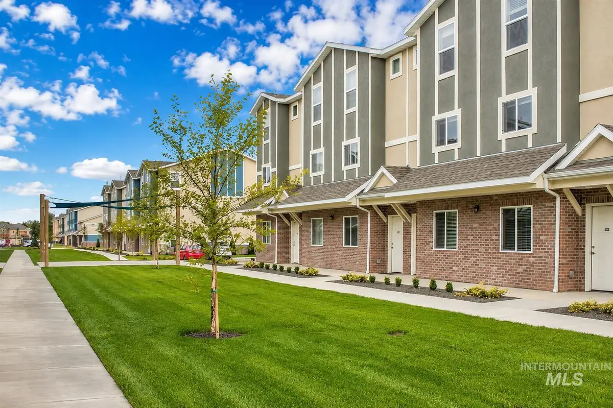 3710 N Centrepoint Way Bldg Q, Meridian, ID 83646 - #1