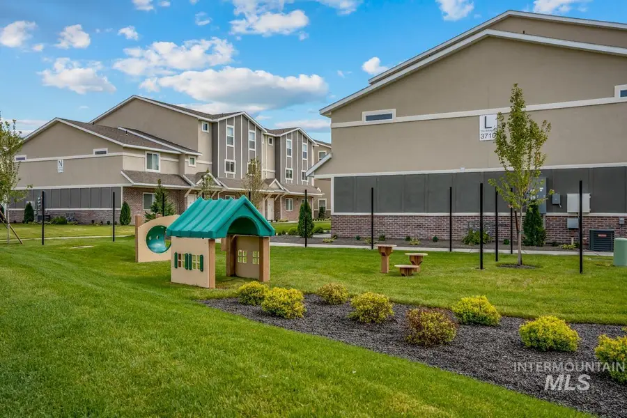 3710 N Centrepoint Way Bldg Q, Meridian, ID 83646 - #3