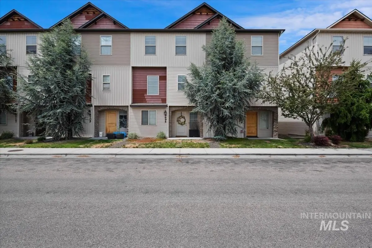 8695 W Pine Valley Ln, Boise, ID 83709 - #1