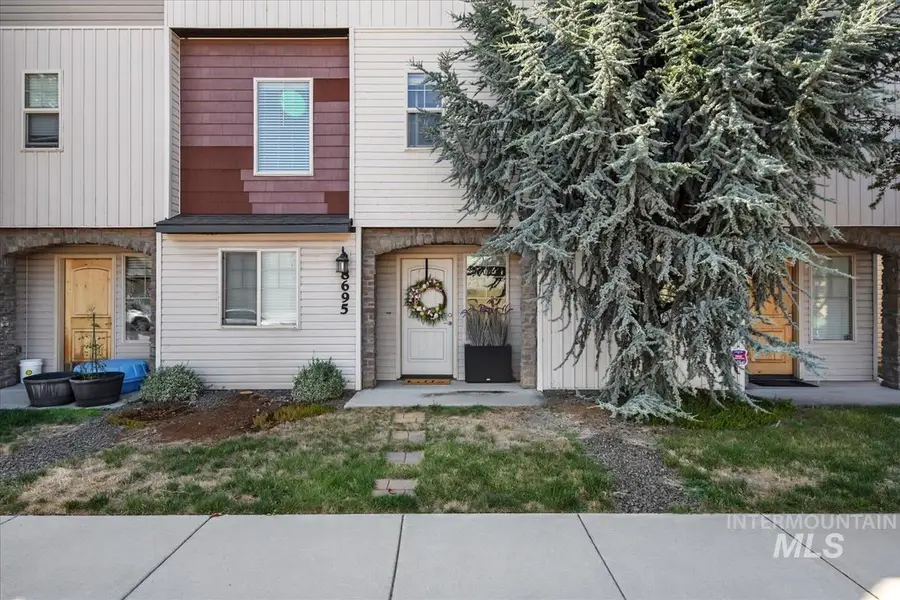 8695 W Pine Valley Ln, Boise, ID 83709 - #2