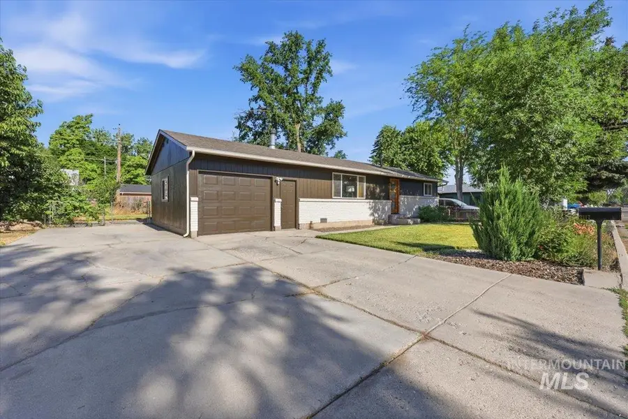 2117 N Raymond St, Boise, ID 83704 - #2