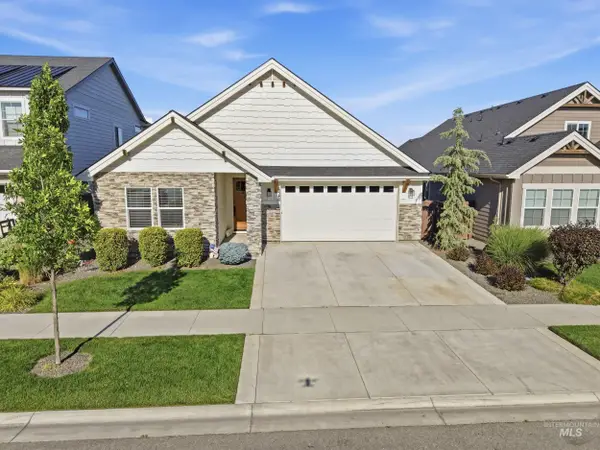 6548 N Oakstone Ave, Meridian, ID 83646