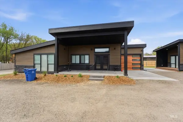 384 W London St, Middleton, ID 83644
