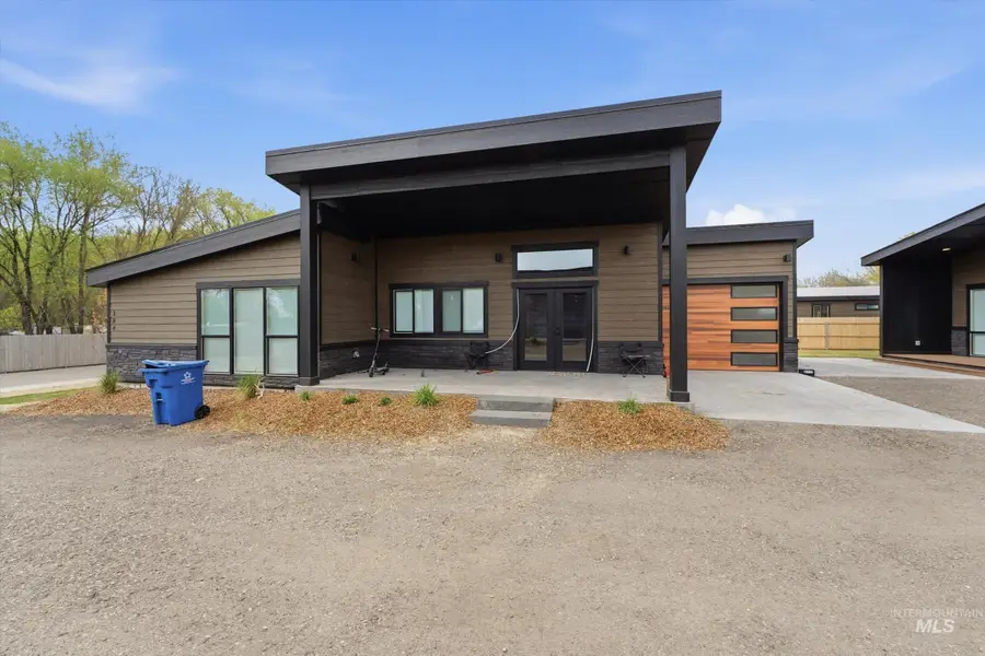 384 W London St, Middleton, ID 83644 - #2