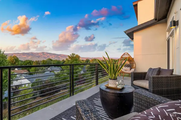 1246 E Echelon Ridge Ln, Boise, ID 83716