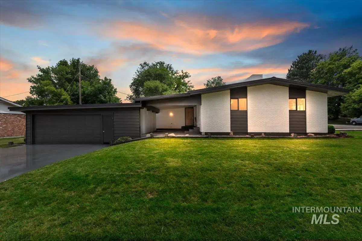 2001 Ray Ave, Caldwell, ID 83605 - #1