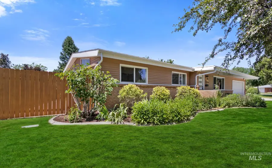 2713 S Laurelhurst Dr, Boise, ID 83705 - #3