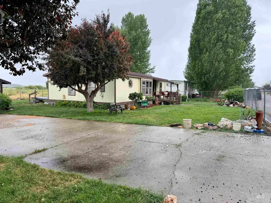 1401 Young Field Ave, Jordan Valley, OR 97910 - #2