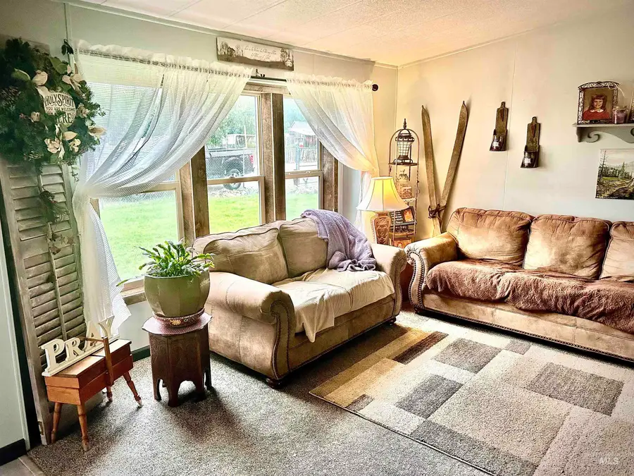 1401 Young Field Ave, Jordan Valley, OR 97910 - #3