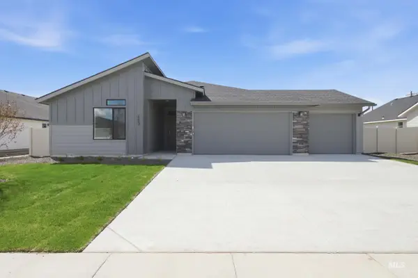 3867 E White Plains St, Nampa, ID 83686