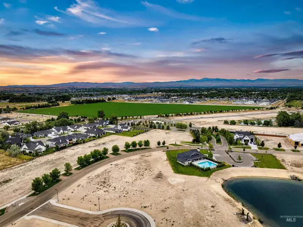 21562 Lake Fork Pt, Star, ID 83669