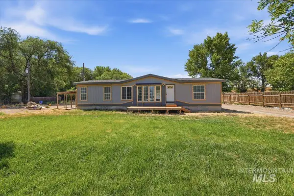 3065 Pioneer Rd, Homedale, ID 83628