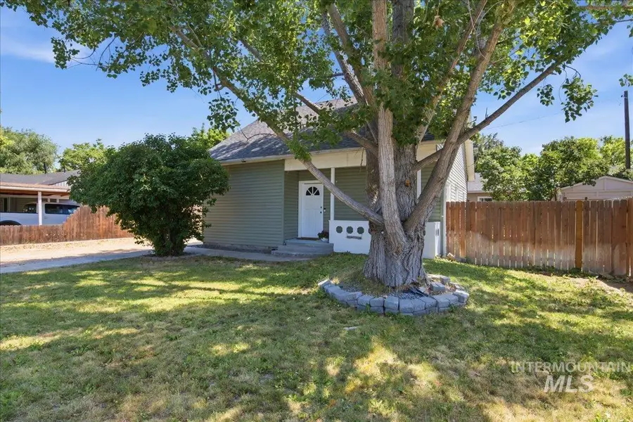 2415 Iowa Ave, Caldwell, ID 83605 - #2