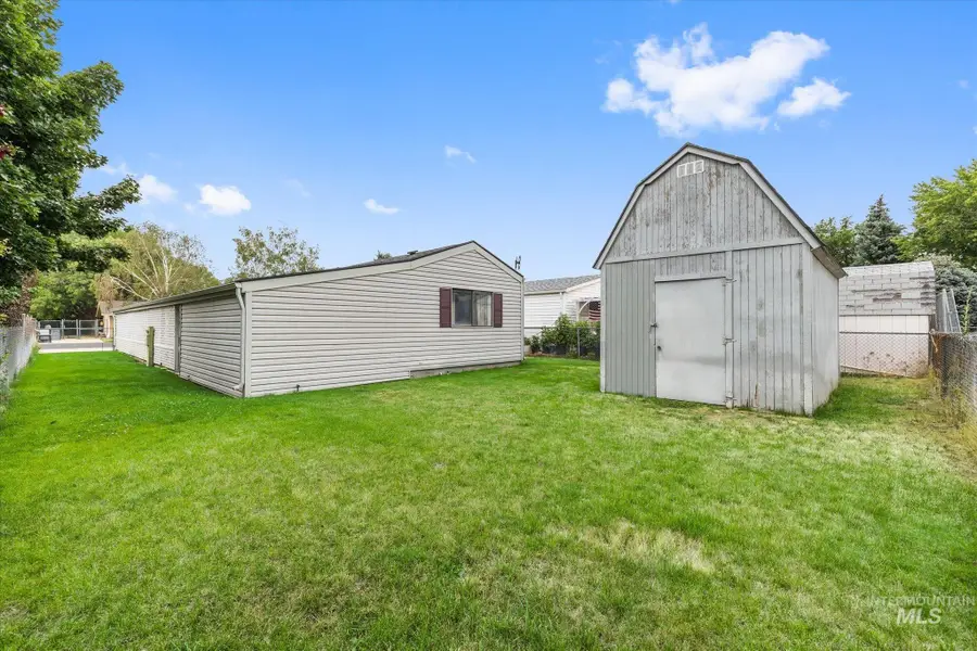 936 N Dove Ln, Boise, ID 83704 - #2